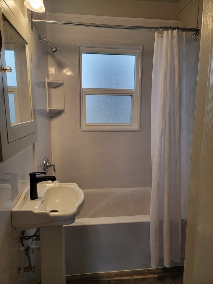 816 W Poplar St - Photo 6 of 11