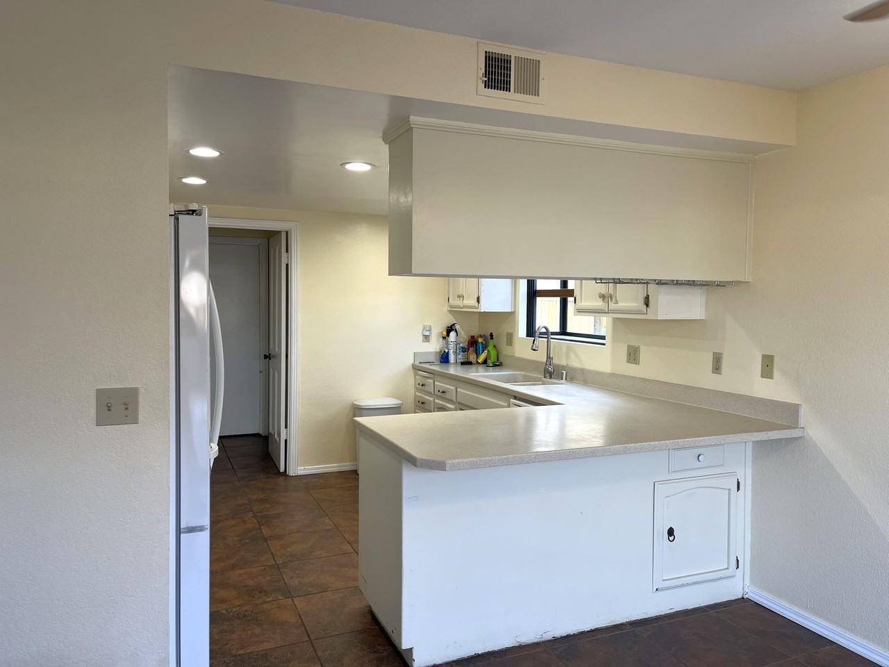 498 Trouville Ave - Photo 5 of 30