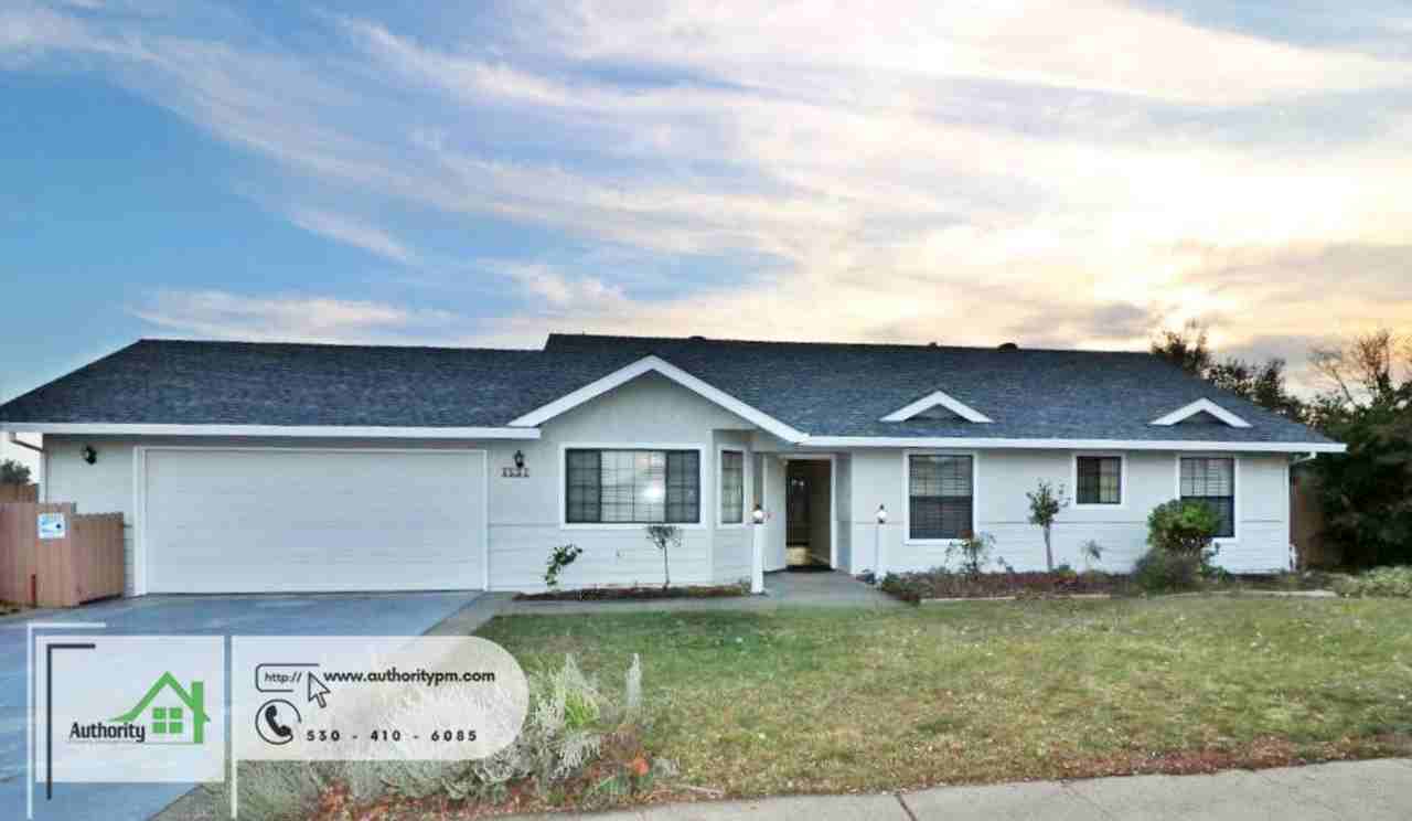 4504 Crimsonwood Dr - Photo 2 of 30