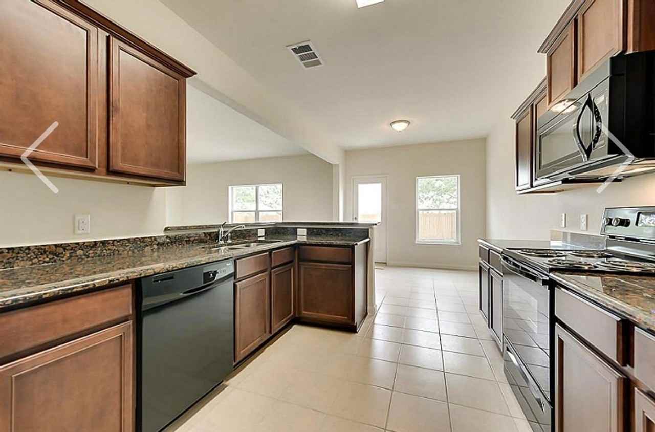 2403 Tracy Ln - Photo 2 of 16