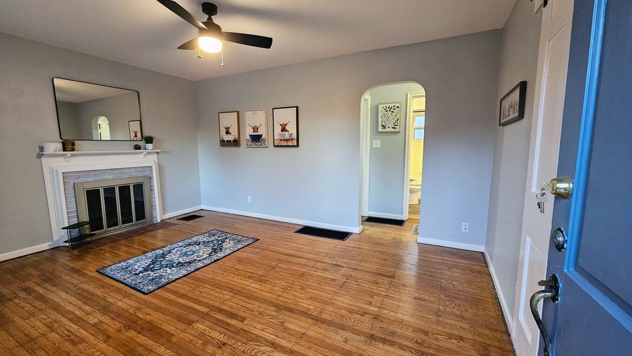 3010 Woodbine Pl - Photo 3 of 14