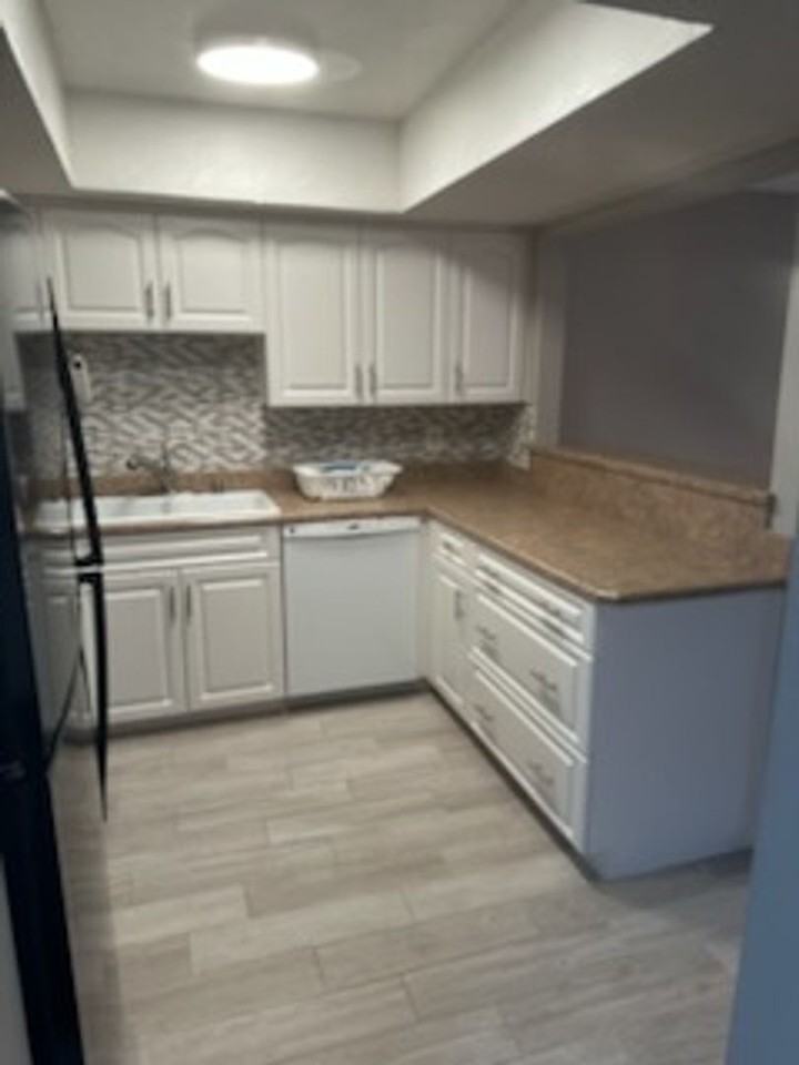 689 Midway Dr - Photo 3 of 14
