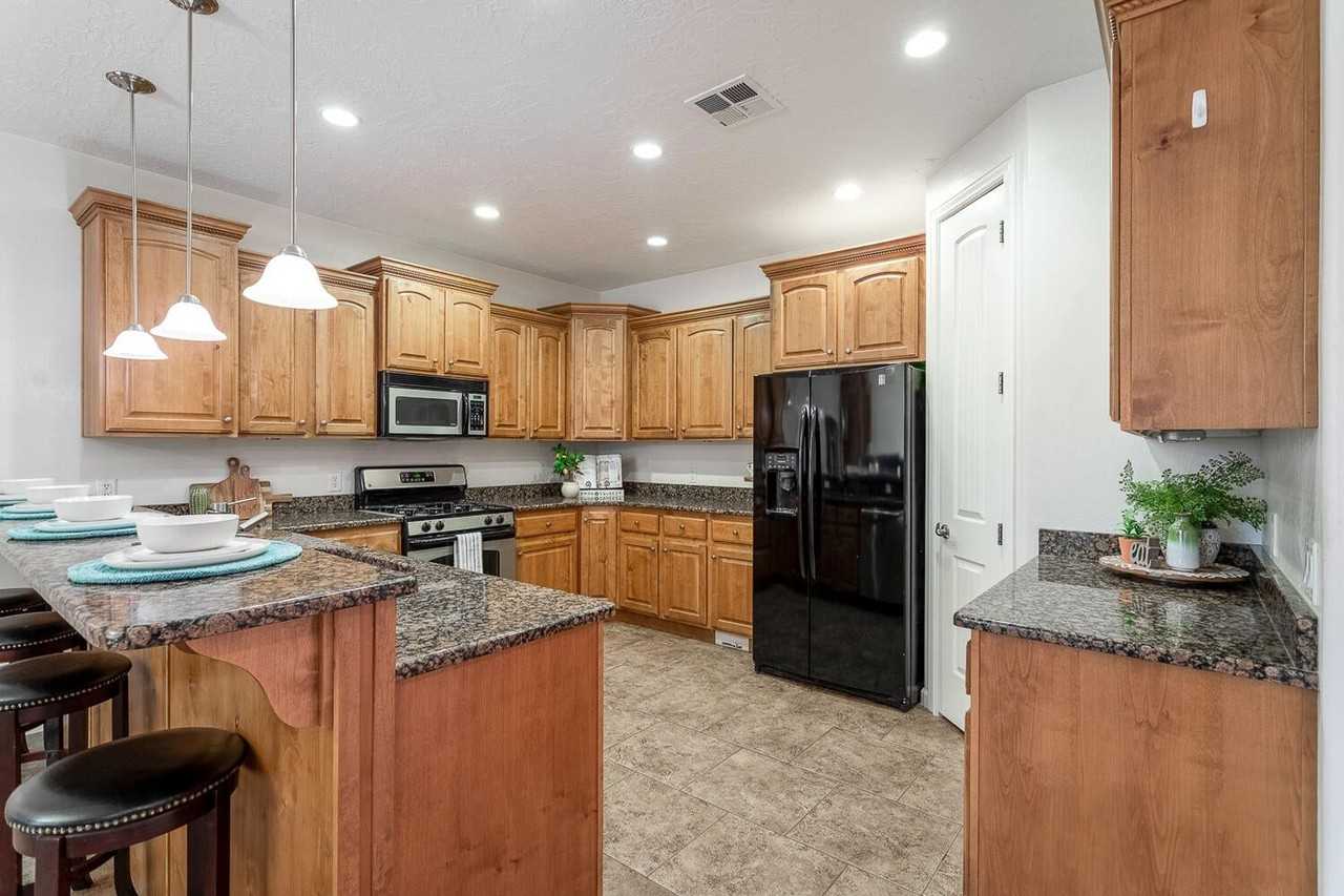 1788 S 140 W - Photo 7 of 38