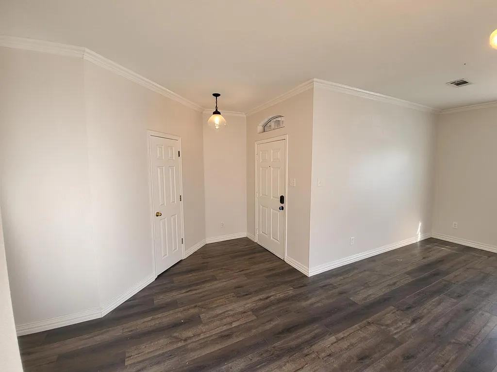 1923 Chandler Ln - Photo 2 of 40