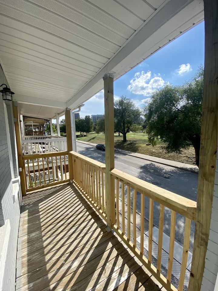 531A Charlotte St - Photo 2 of 15