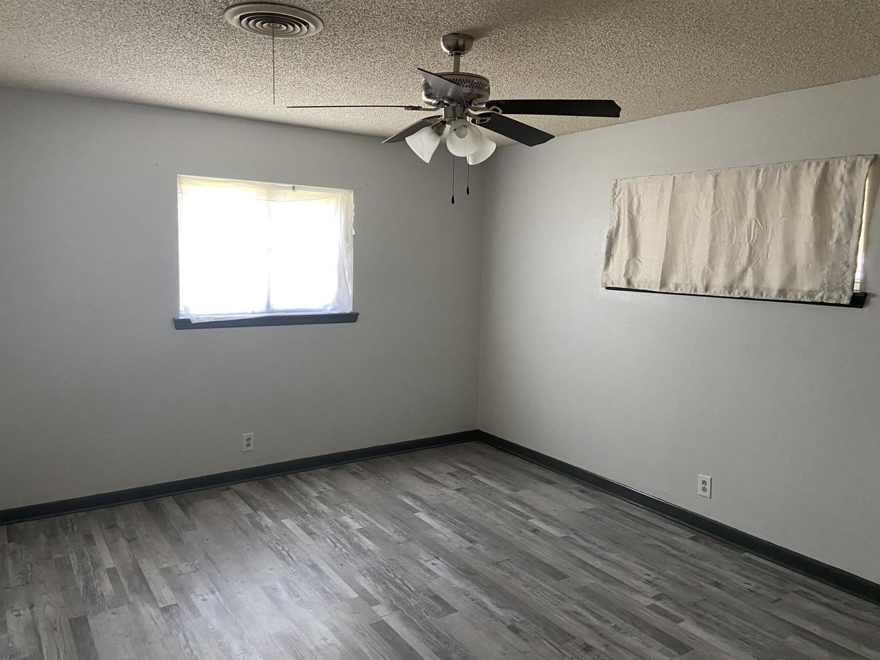 606 Garden Ln - Photo 3 of 24