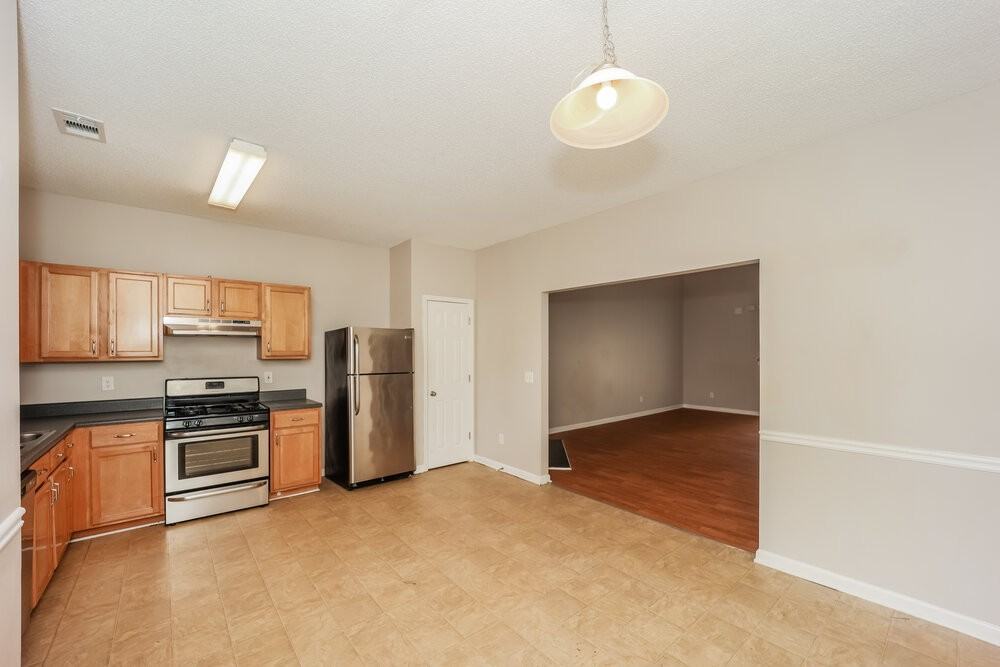 158 Stillwood Dr - Photo 6 of 17