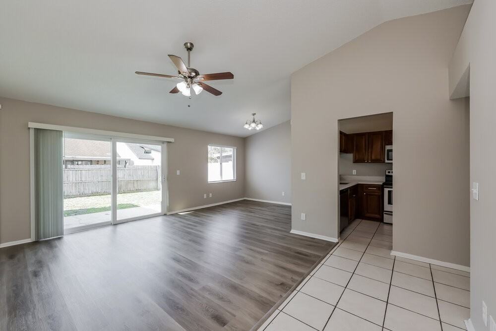 1339 Coolmont Dr - Photo 3 of 16