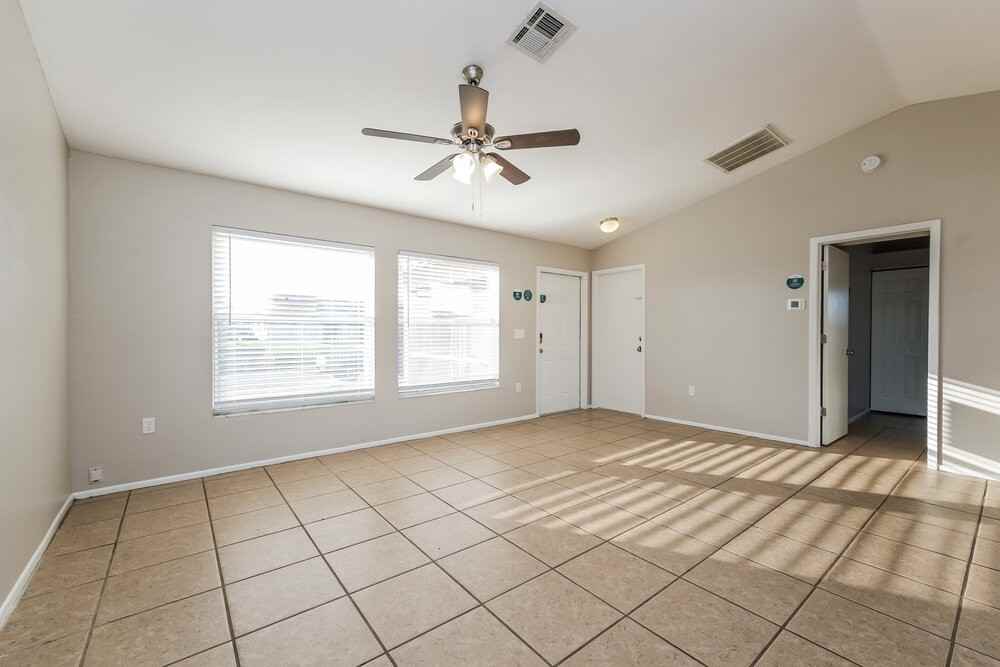 2123 Ne 4th Pl - Photo 4 of 16