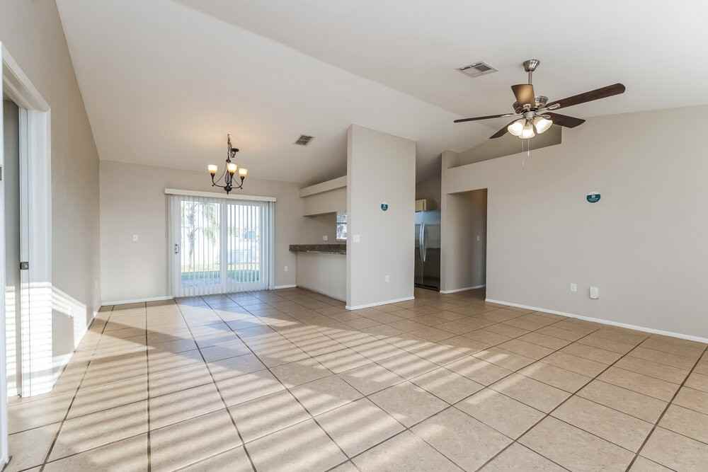 2123 Ne 4th Pl - Photo 5 of 16