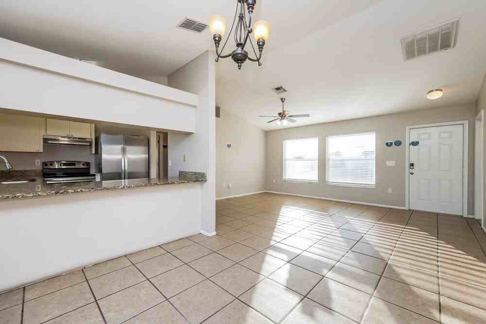 2123 Ne 4th Pl - Photo 7 of 16