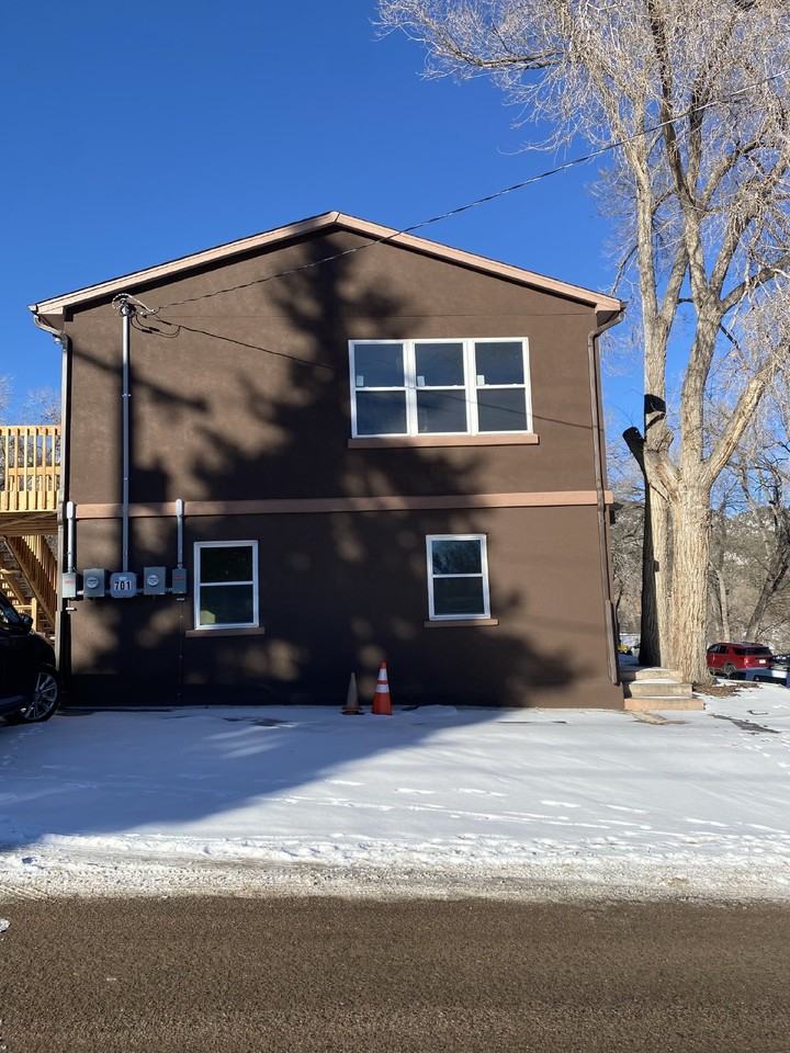 701 Prospect Pl - Photo 2 of 16