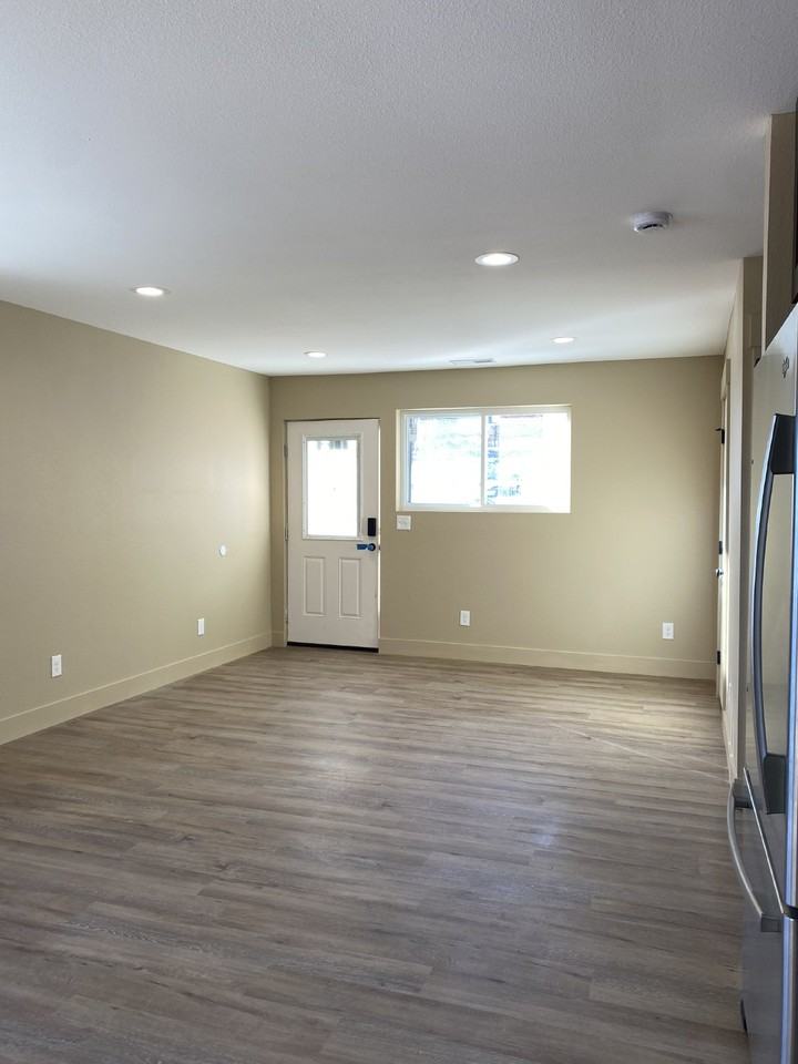 701 Prospect Pl - Photo 4 of 16