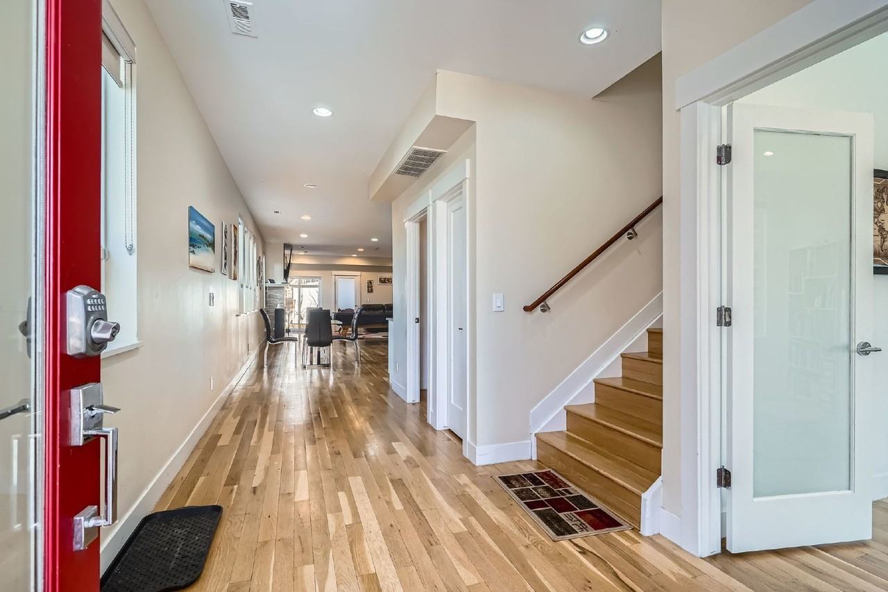 2142 Julian St - Photo 3 of 28