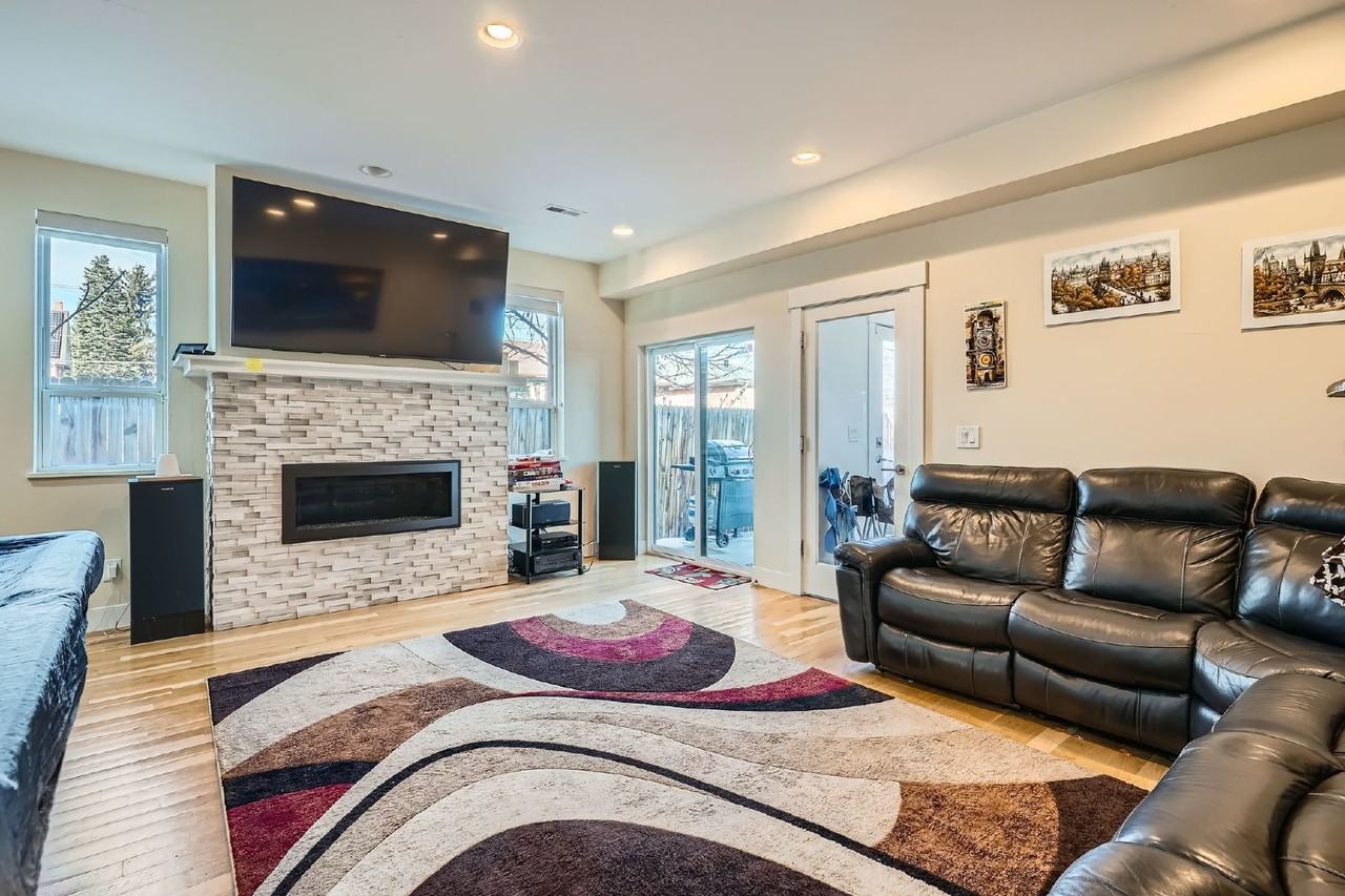 2142 Julian St - Photo 4 of 28