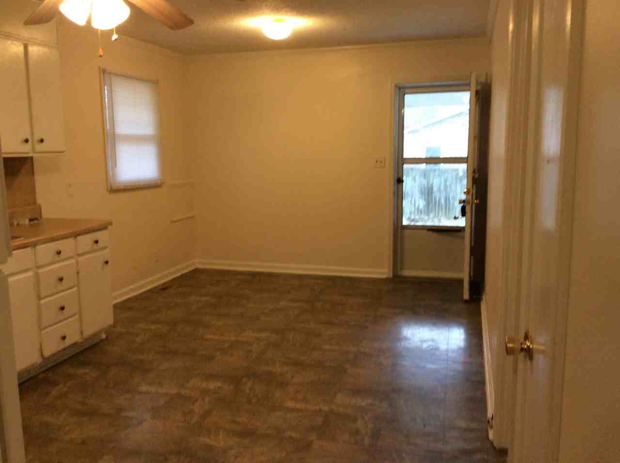 306 Dobbs St - Photo 3 of 8