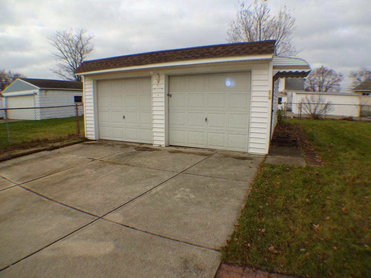 5724 Doris Dr - Photo 2 of 16
