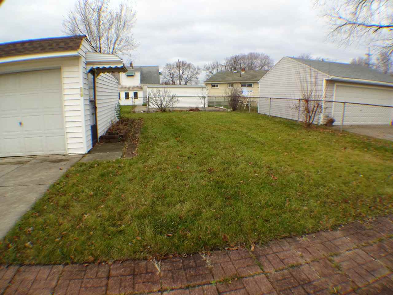 5724 Doris Dr - Photo 3 of 16