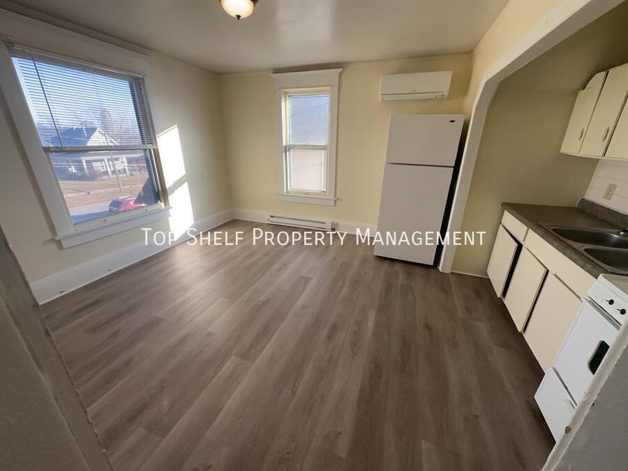 1040 22nd St #2 - Photo 2 of 7