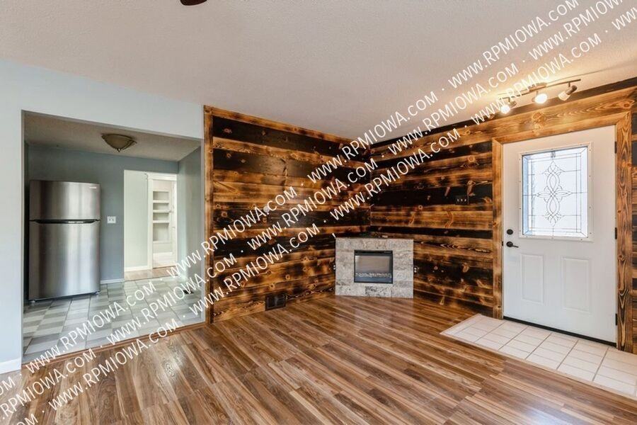 1041 68th St - Photo 3 of 15