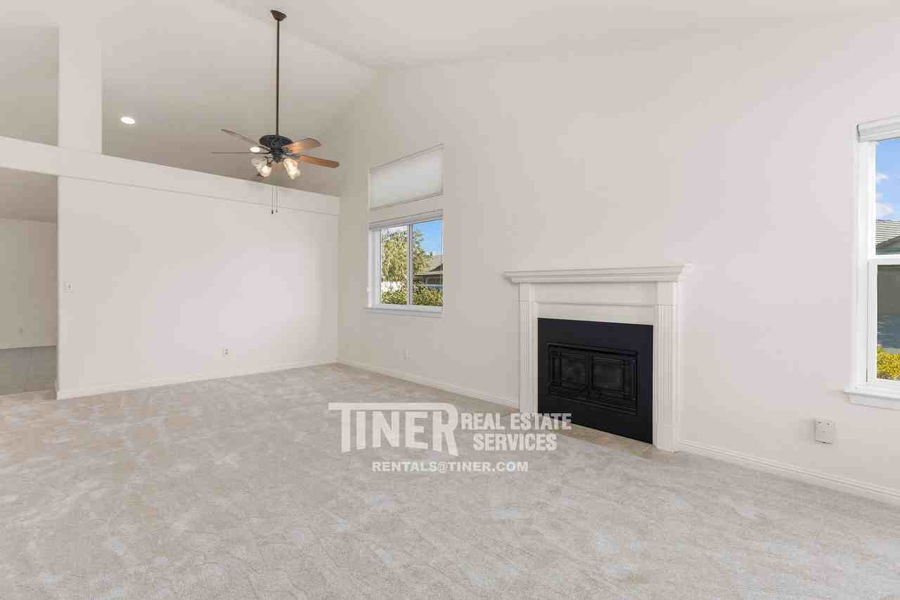 2240 Moraga Dr - Photo 5 of 27