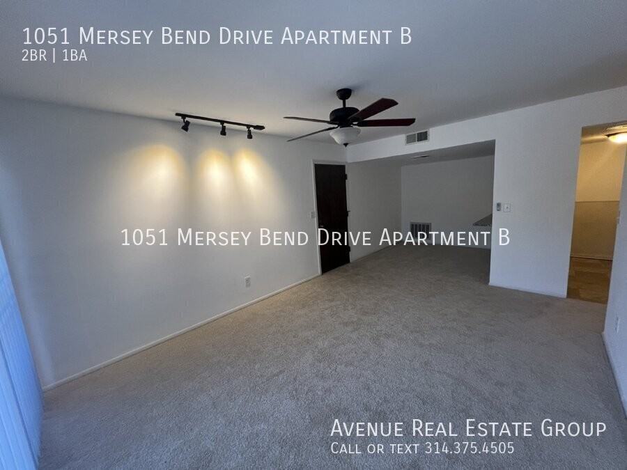 1051 Mersey Bend Dr Apt B - Photo 2 of 14