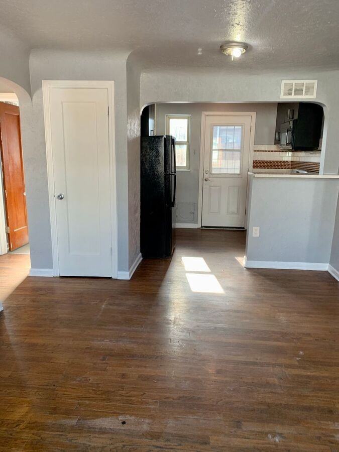 3234 N Saint Paul St - Photo 3 of 17