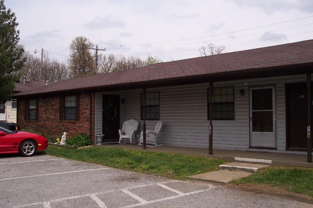 Mason Court - Photo 2 of 6