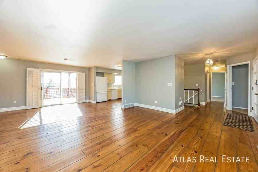 6523 Hawkeye Cir - Photo 3 of 21