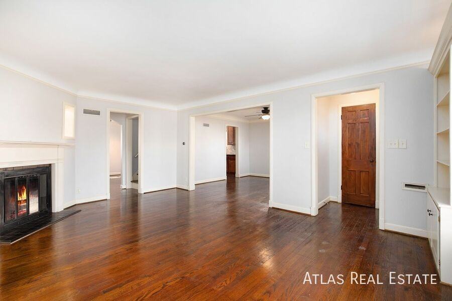 5734 Walmer St - Photo 2 of 15