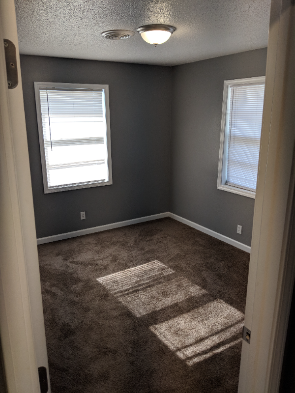 3106 N 51st Ter #B - Photo 3 of 8