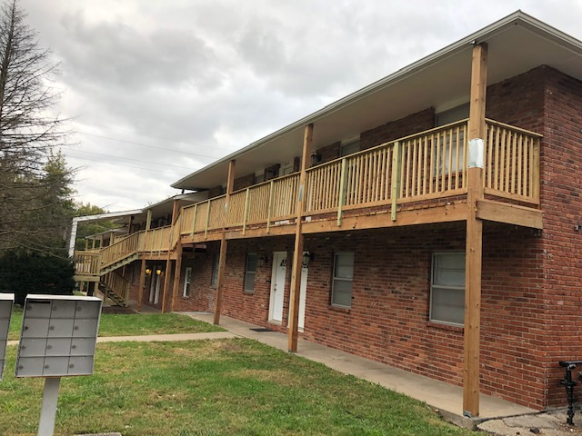 3106 N 51st Ter #B - Photo 4 of 8