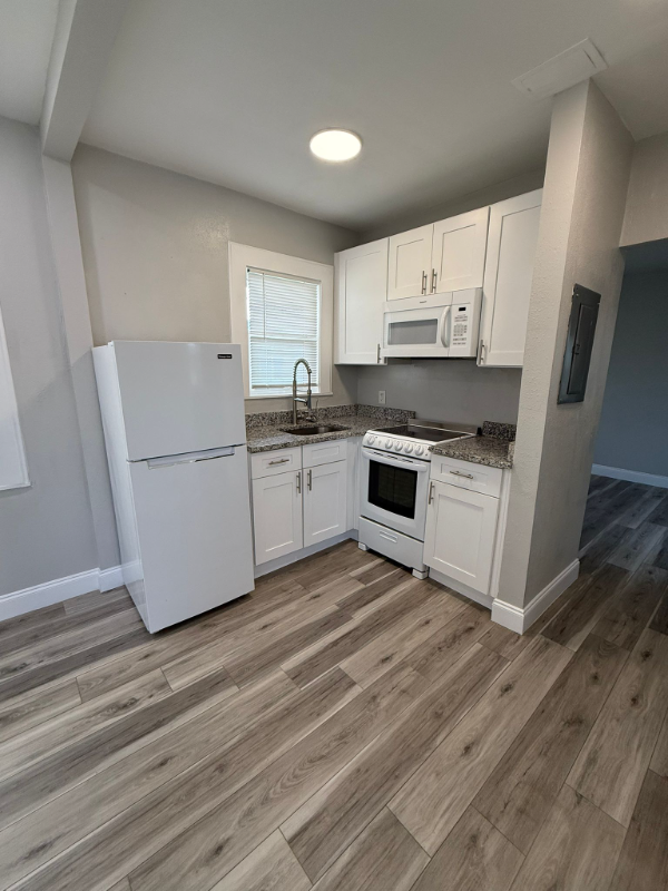 14 21st St N #11 - Photo 2 of 8