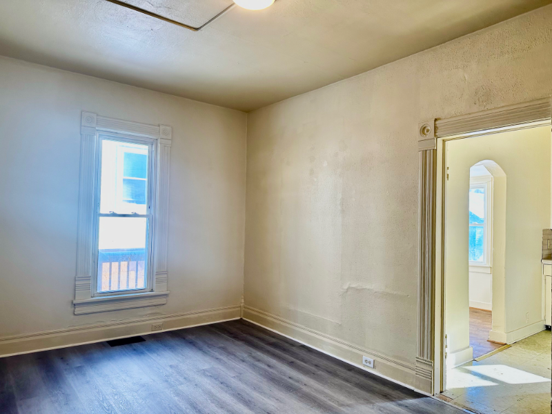 647 W Lexington Ave #1 - Photo 3 of 4