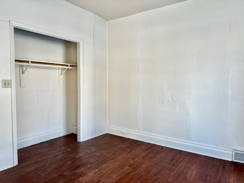 647 W Lexington Ave #1 - Photo 4 of 4