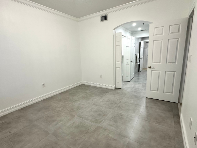 6504 Nw 114th Ave - Photo 6 of 7