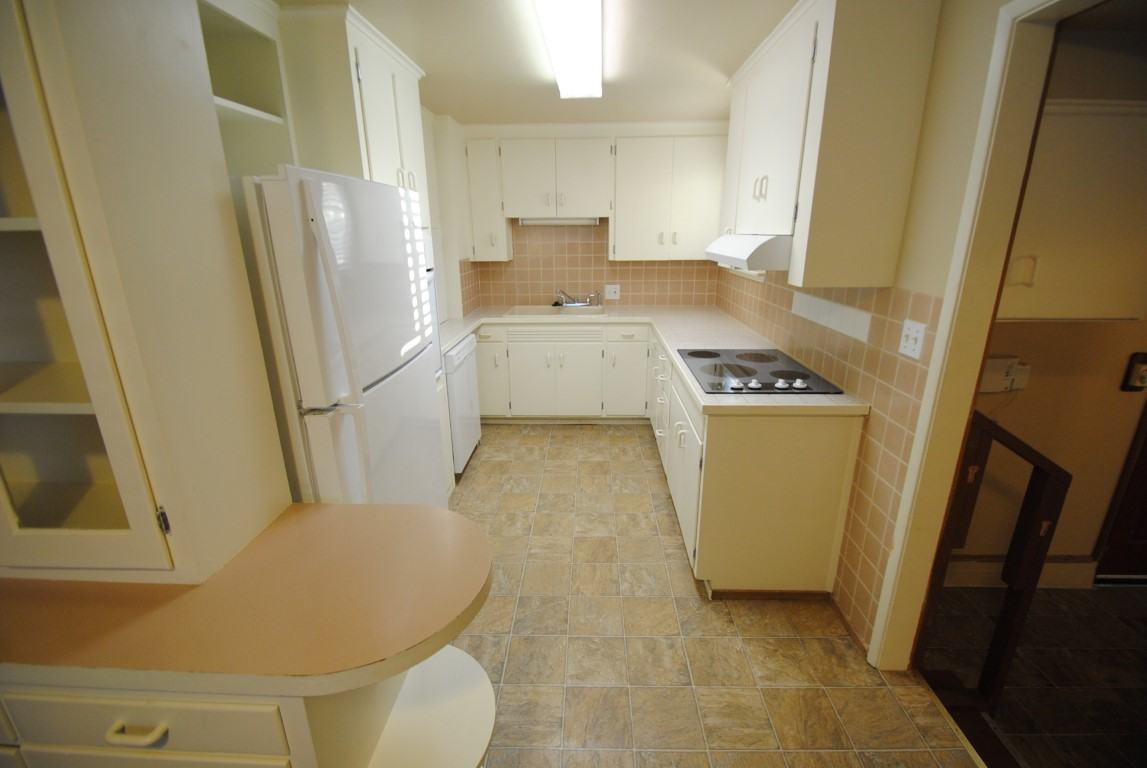 2206 Rainier Ave - Photo 2 of 8