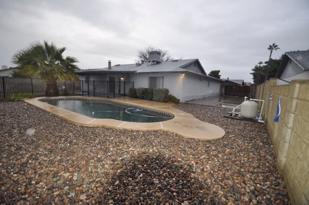 15618 N 57th Ln - Photo 3 of 16