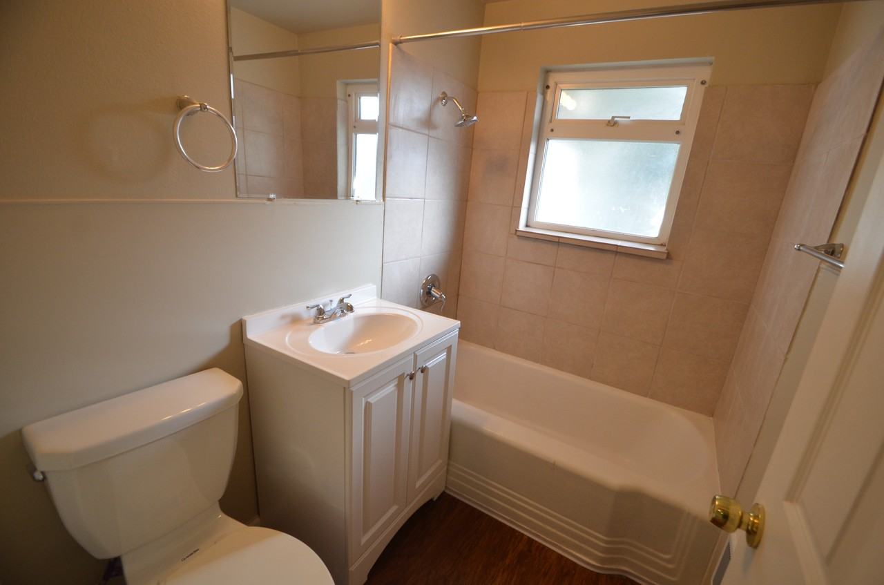 11015 35th Ave SW - Photo 3 of 12