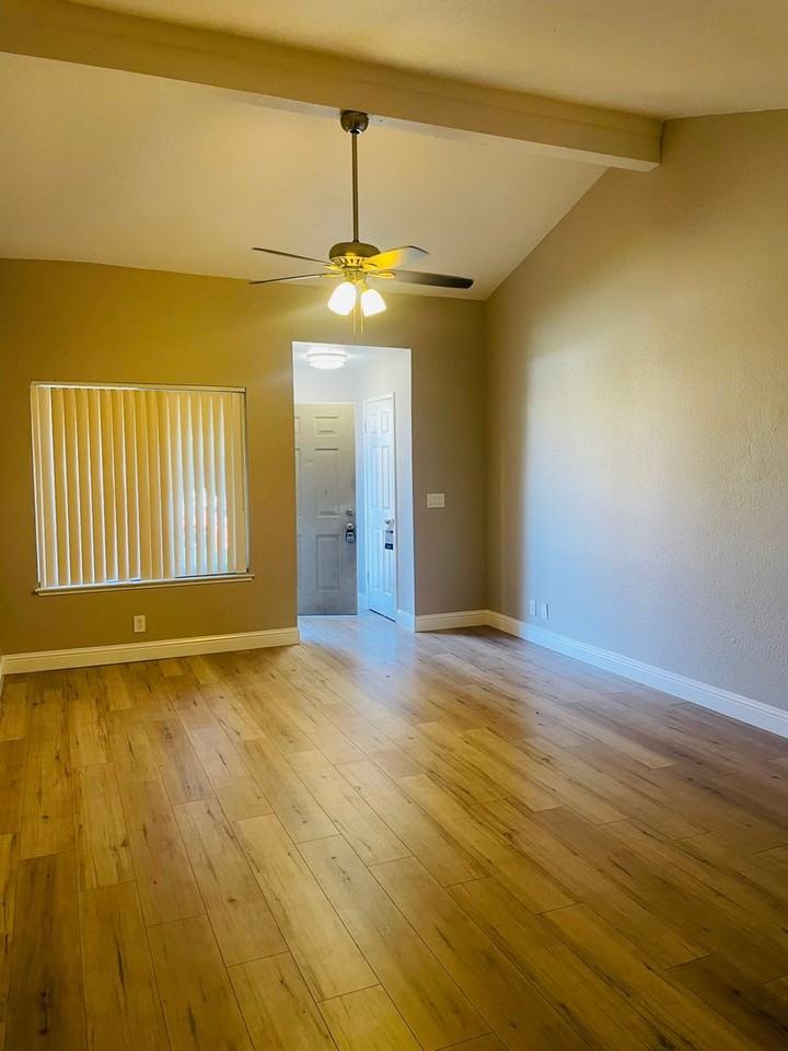 5403 E Knoll Dr - Photo 2 of 8