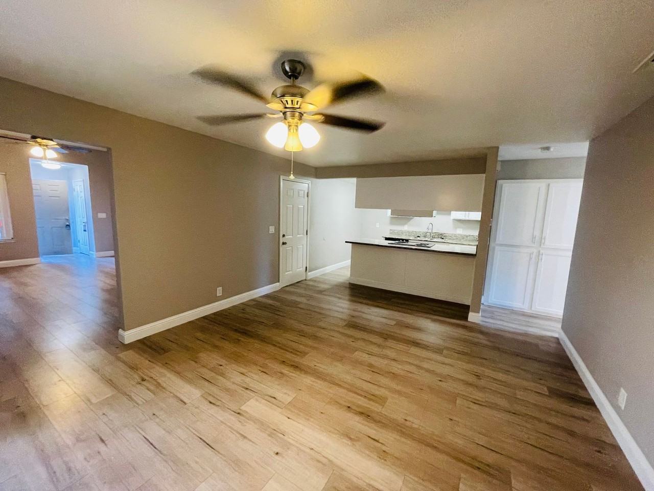 5403 E Knoll Dr - Photo 3 of 8