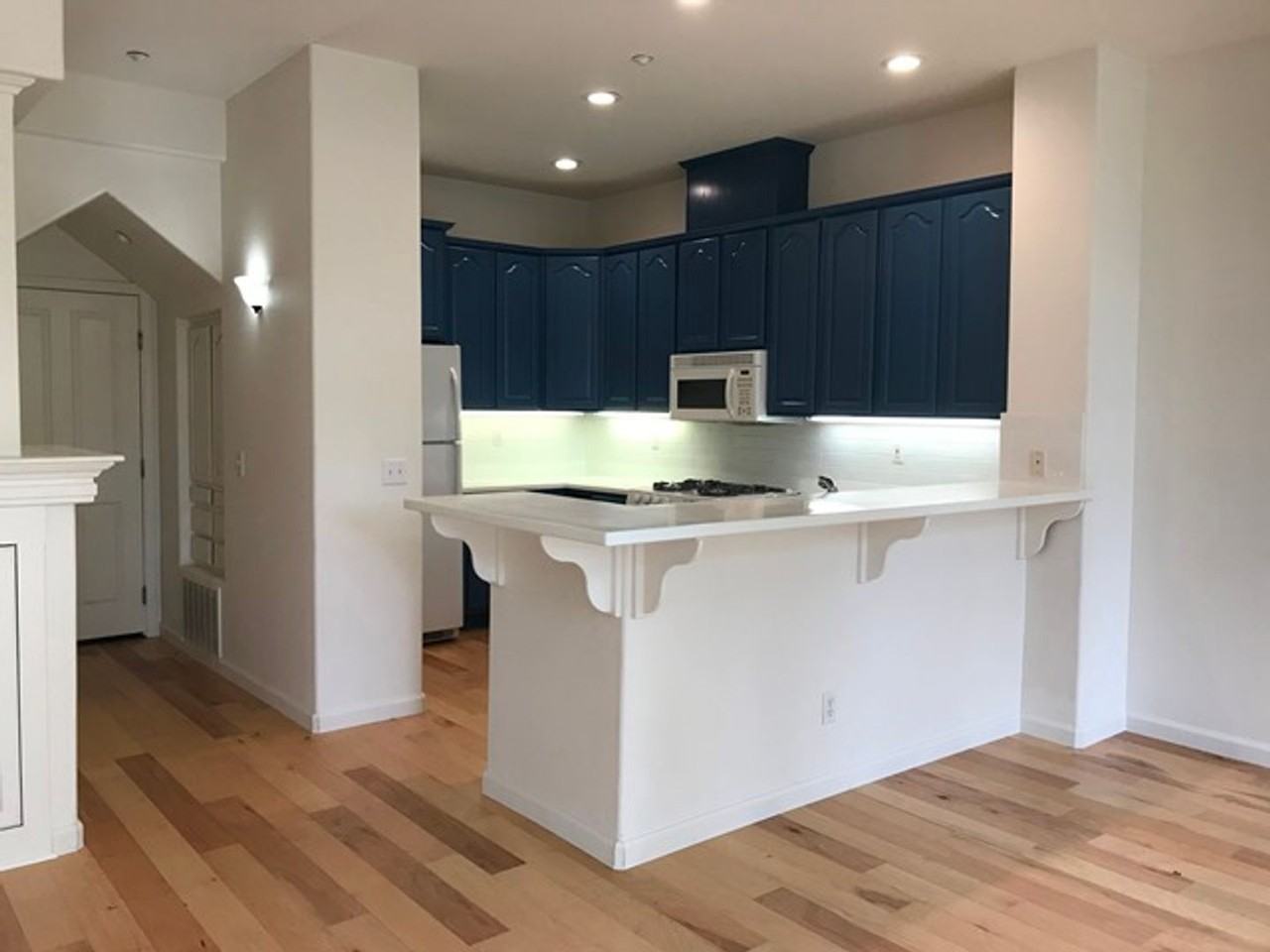 923 Lawrence Dr - Photo 3 of 20