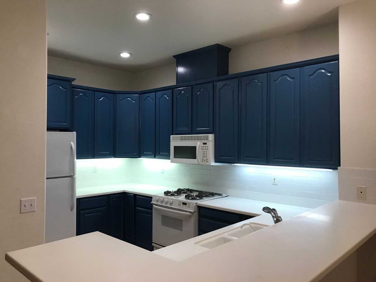 923 Lawrence Dr - Photo 4 of 20