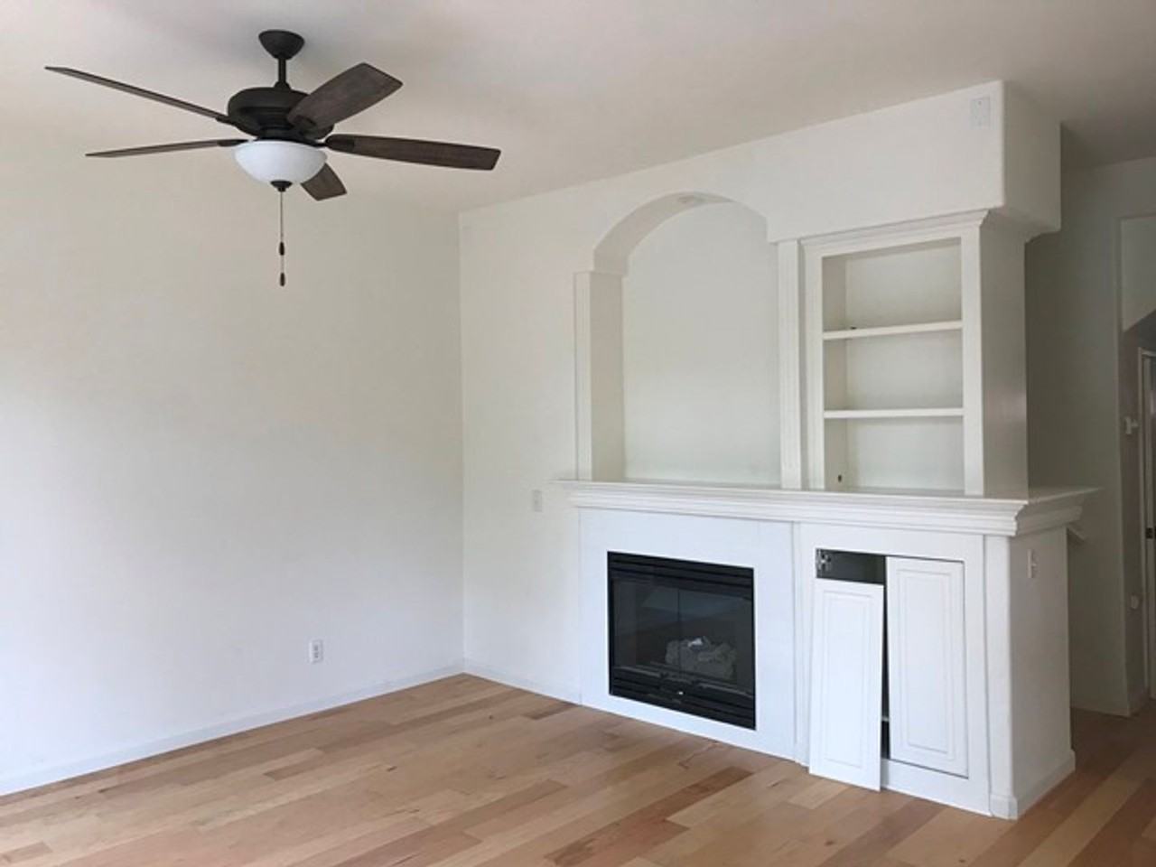 923 Lawrence Dr - Photo 2 of 20