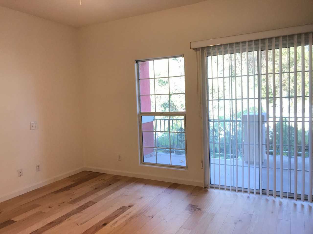 923 Lawrence Dr - Photo 7 of 20