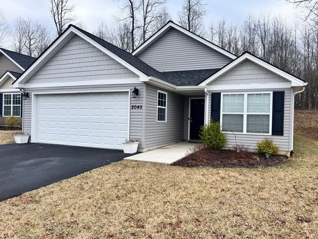 2045 Giles Dr Se - Photo 2 of 39