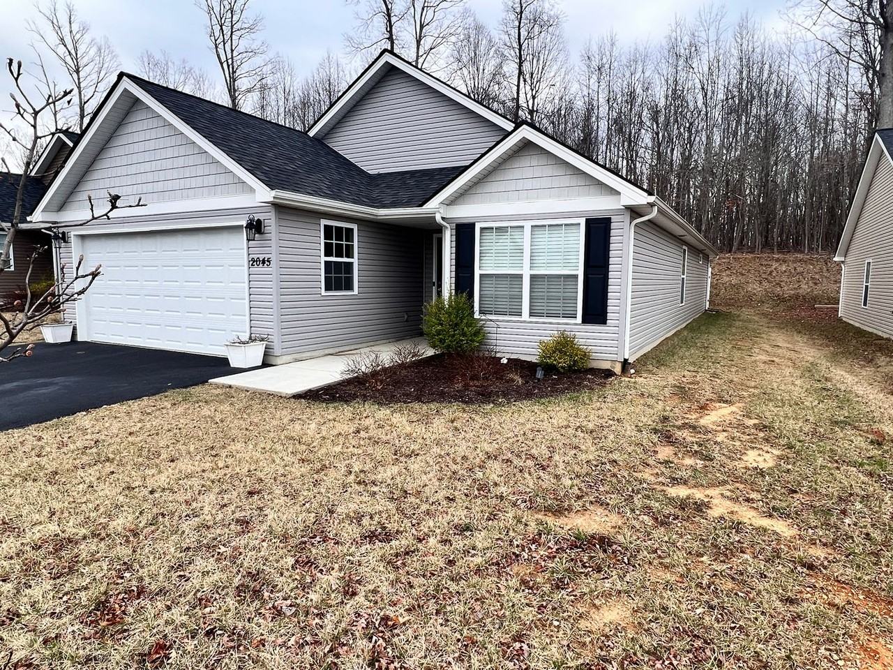 2045 Giles Dr Se - Photo 3 of 39