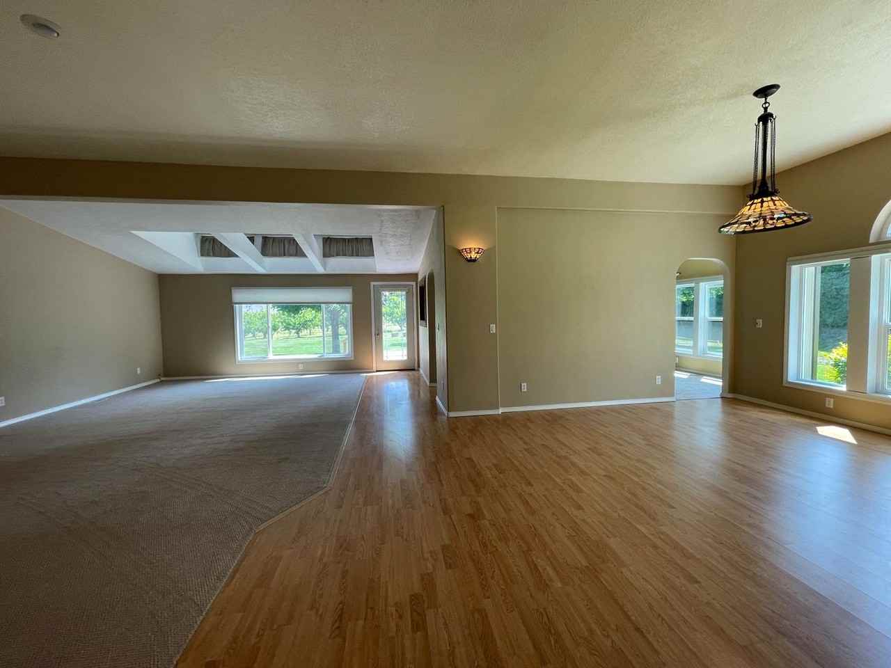 5115 Hinman Dr - Photo 3 of 10