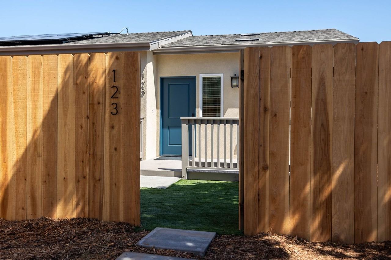 123 E 2nd St - Photo 4 of 19