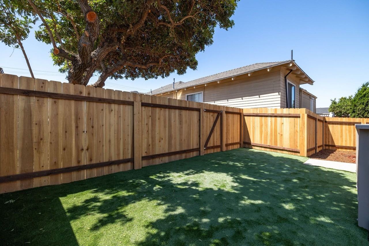 123 E 2nd St - Photo 6 of 19